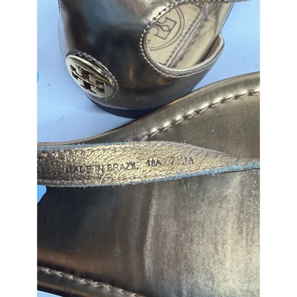 Tory Burch Metallic Leather T Strap Thong Sandals US 7.5 Gold Logo Flats - Picture 9 of 9